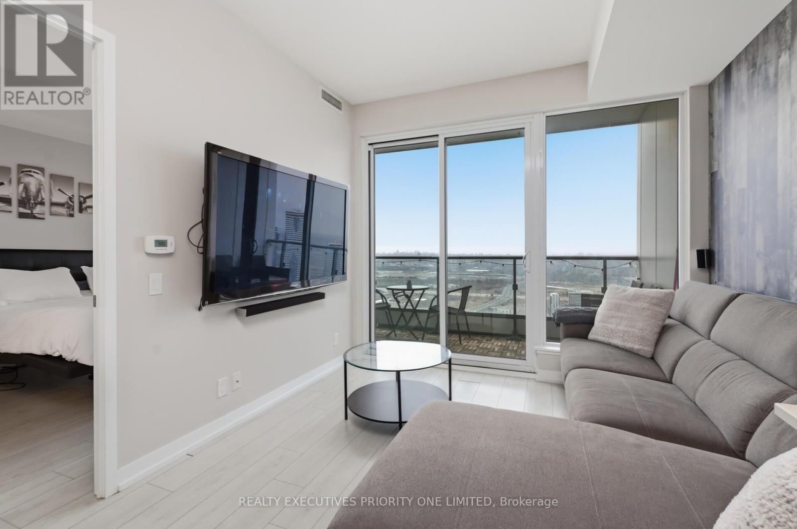 5606 - 5 BUTTERMILL AVENUE Image 16