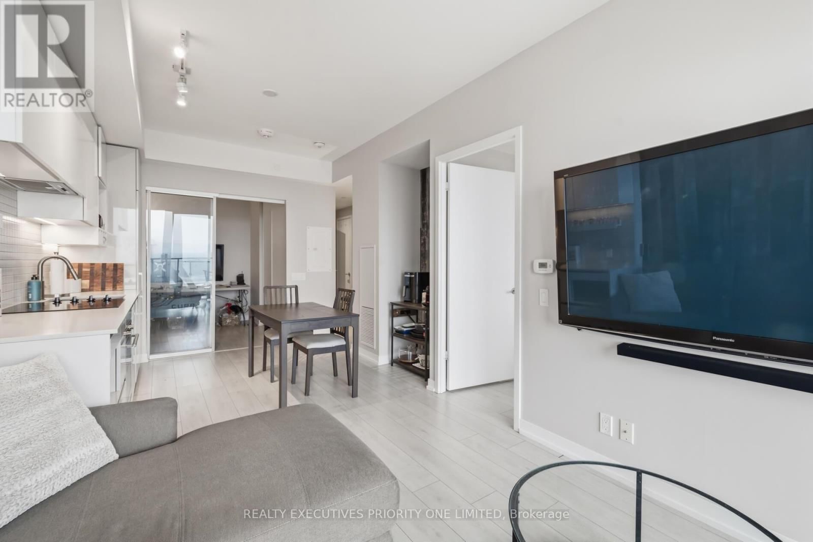 5606 - 5 BUTTERMILL AVENUE Image 17