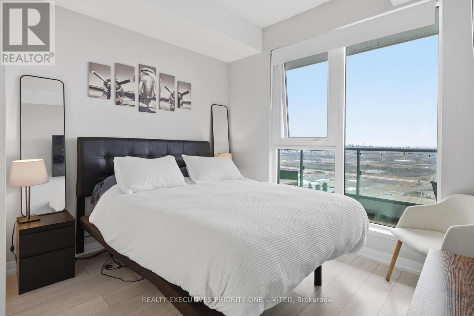 5606 - 5 BUTTERMILL AVENUE Image 18