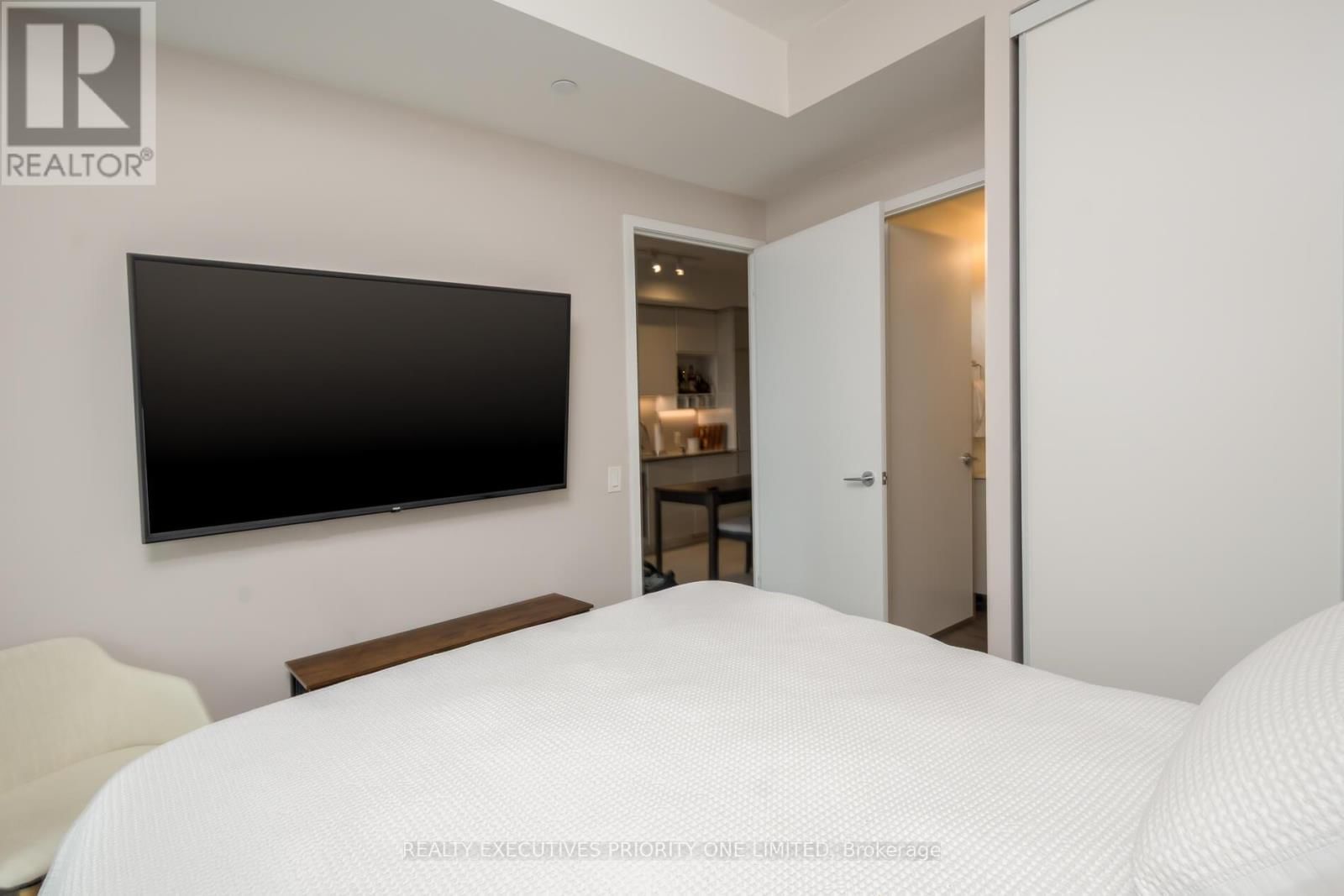 5606 - 5 BUTTERMILL AVENUE Image 19