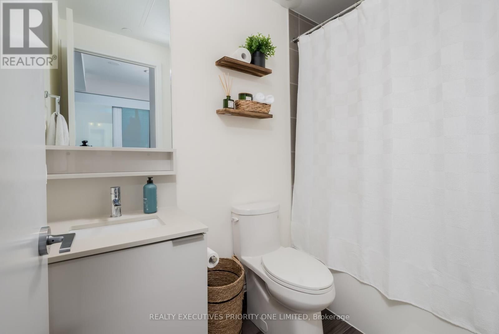 5606 - 5 BUTTERMILL AVENUE Image 21