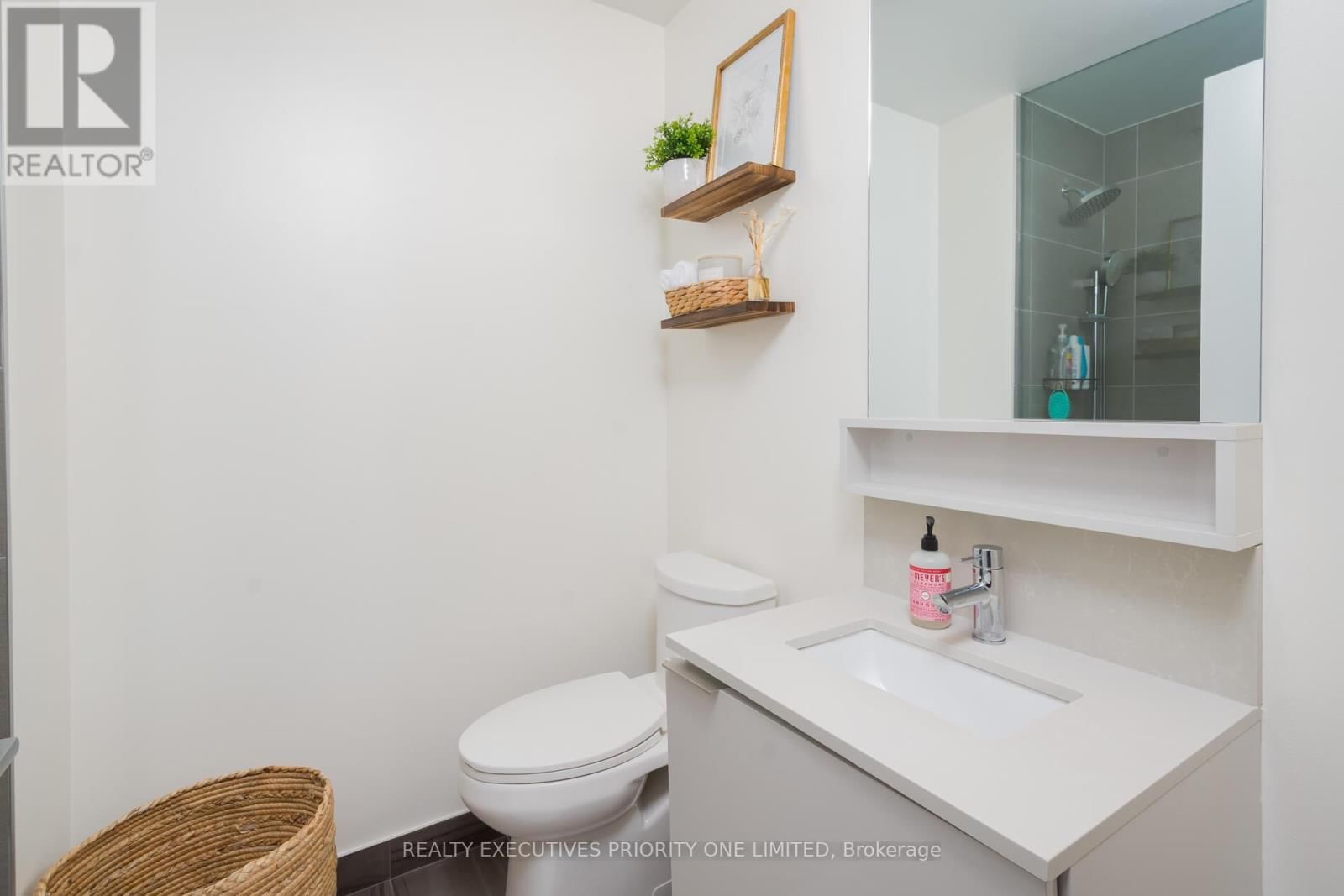 5606 - 5 BUTTERMILL AVENUE Image 24