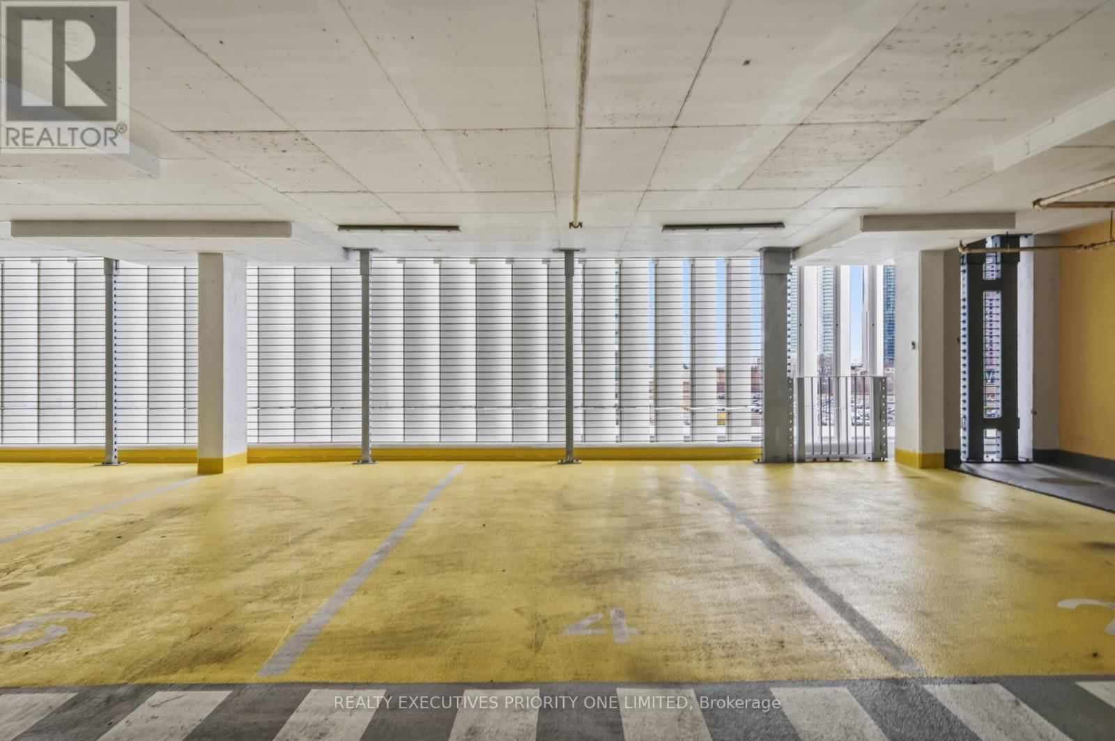 5606 - 5 BUTTERMILL AVENUE Image 33