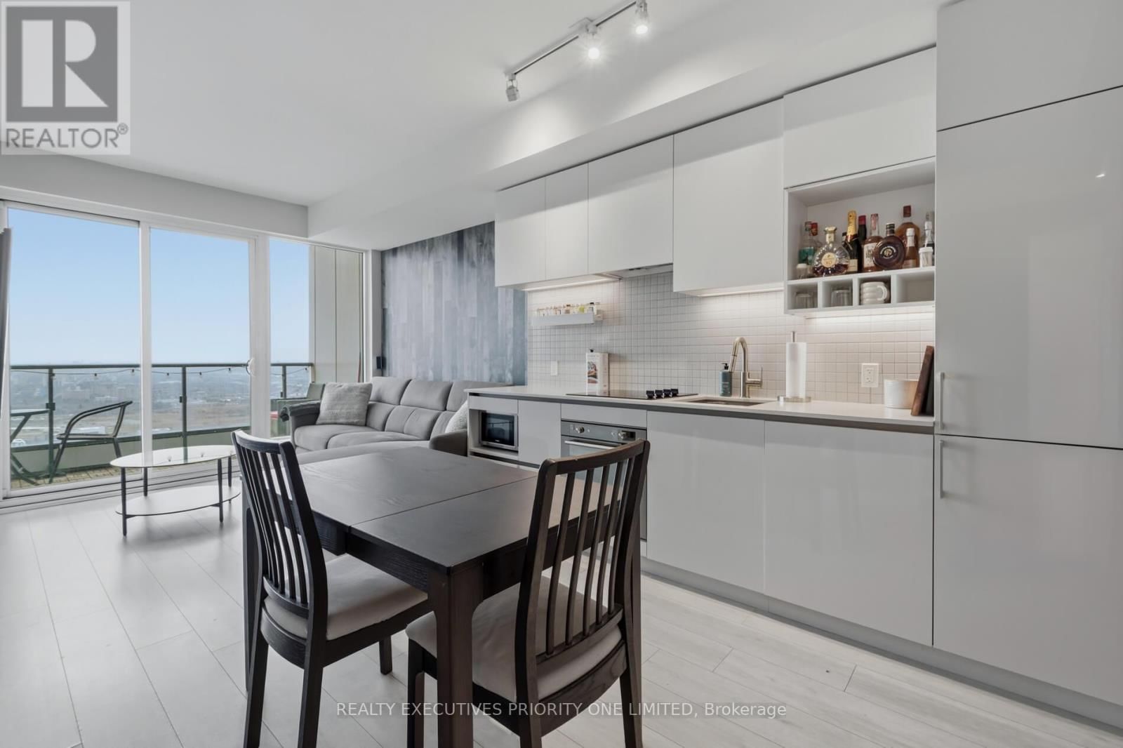 5606 - 5 BUTTERMILL AVENUE Image 8