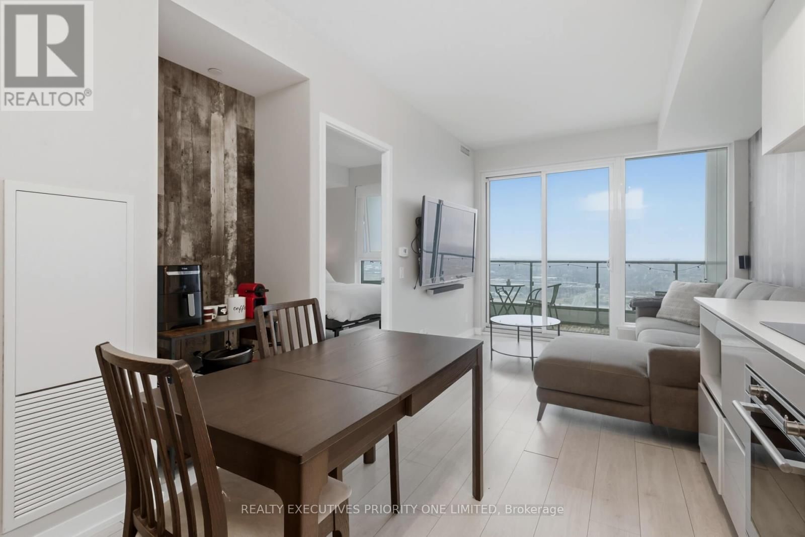 5606 - 5 BUTTERMILL AVENUE Image 9