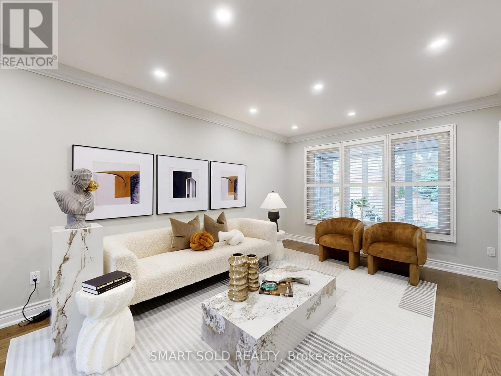 24 NORMANDY CRESCENT Image 2