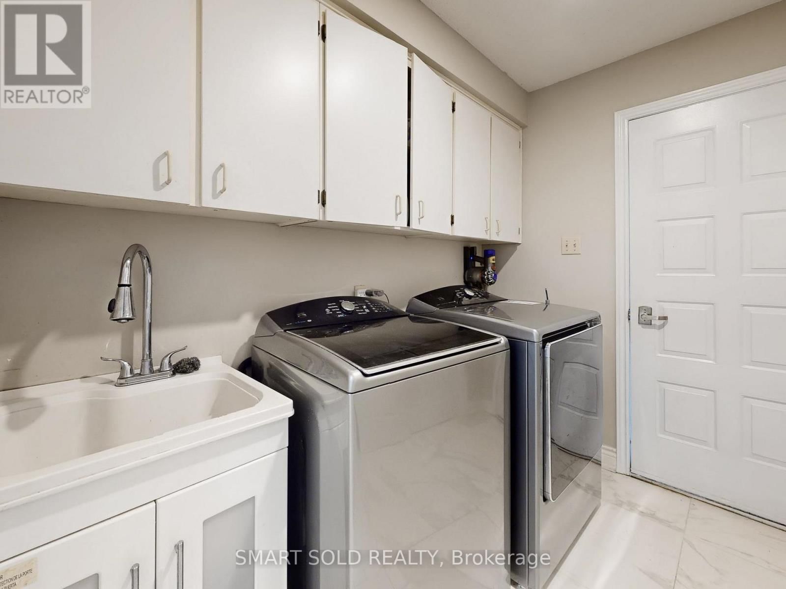 24 NORMANDY CRESCENT Image 36