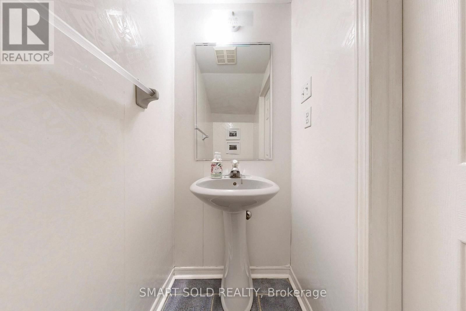 299 YELLOWOOD CIRCLE Image 21