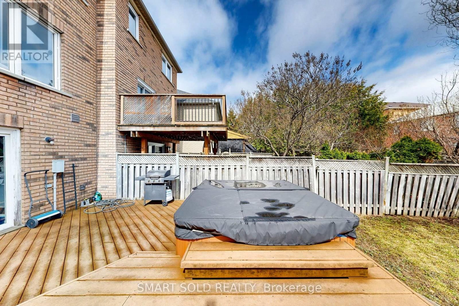 299 YELLOWOOD CIRCLE Image 38