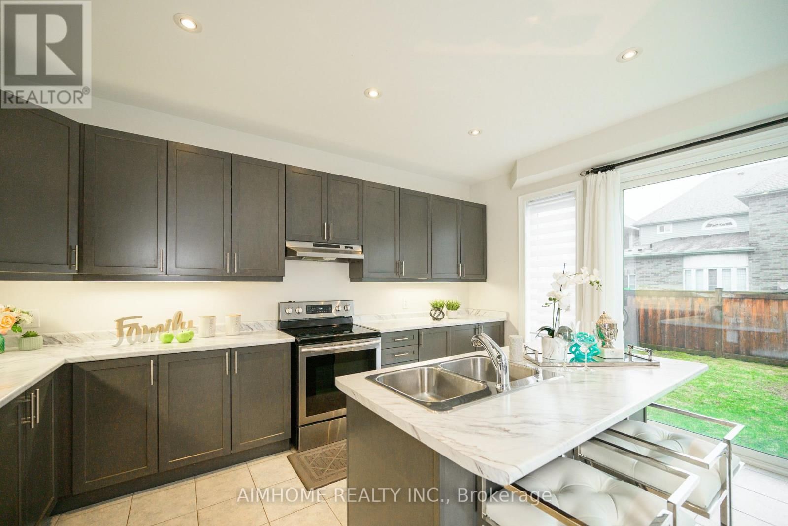 3 JERICHO AVENUE Image 14