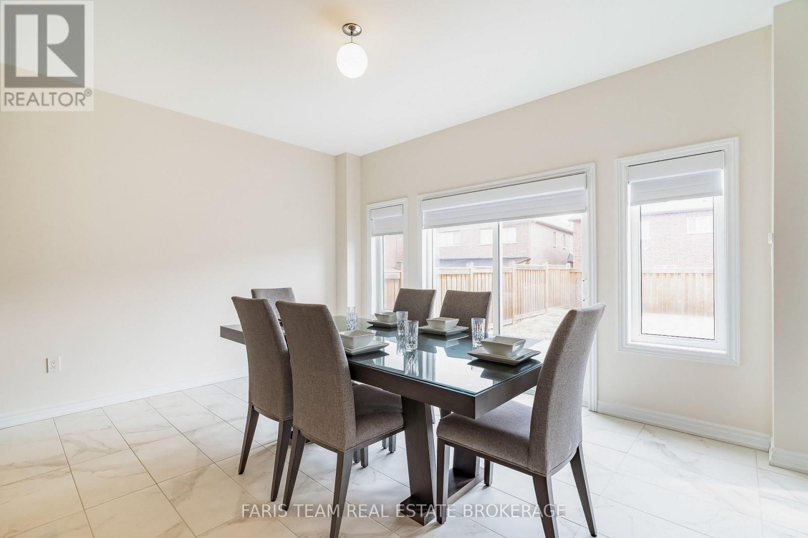 1559 FARROW CRESCENT Image 14