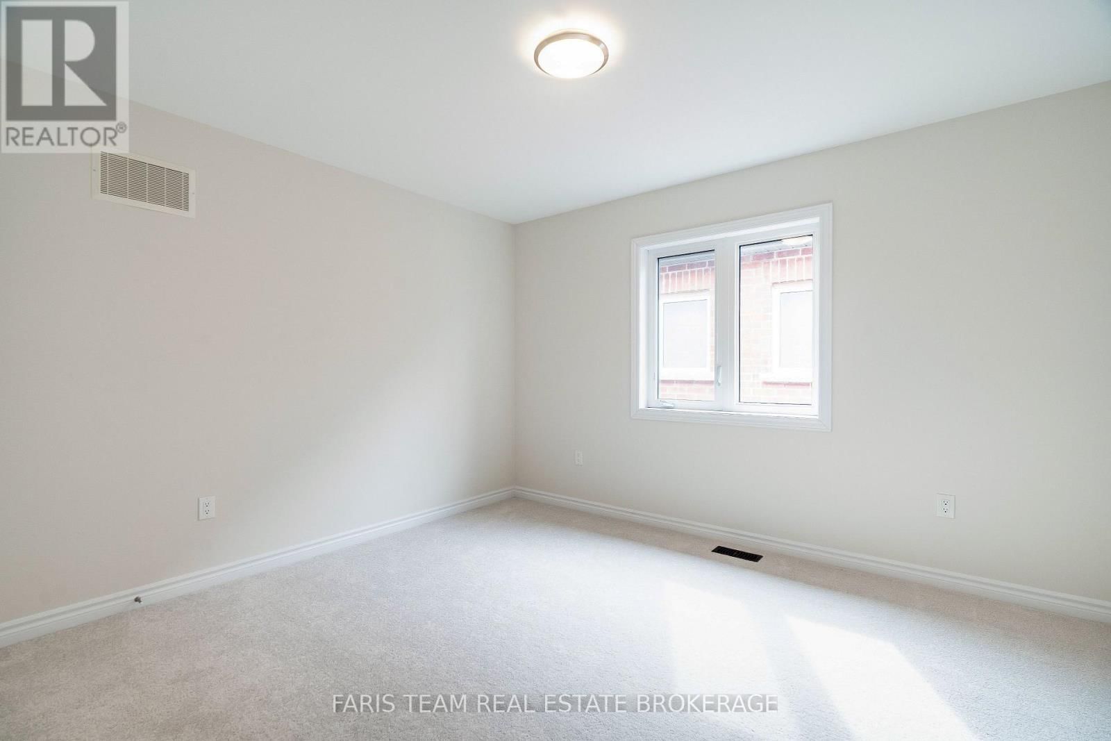 1559 FARROW CRESCENT Image 33