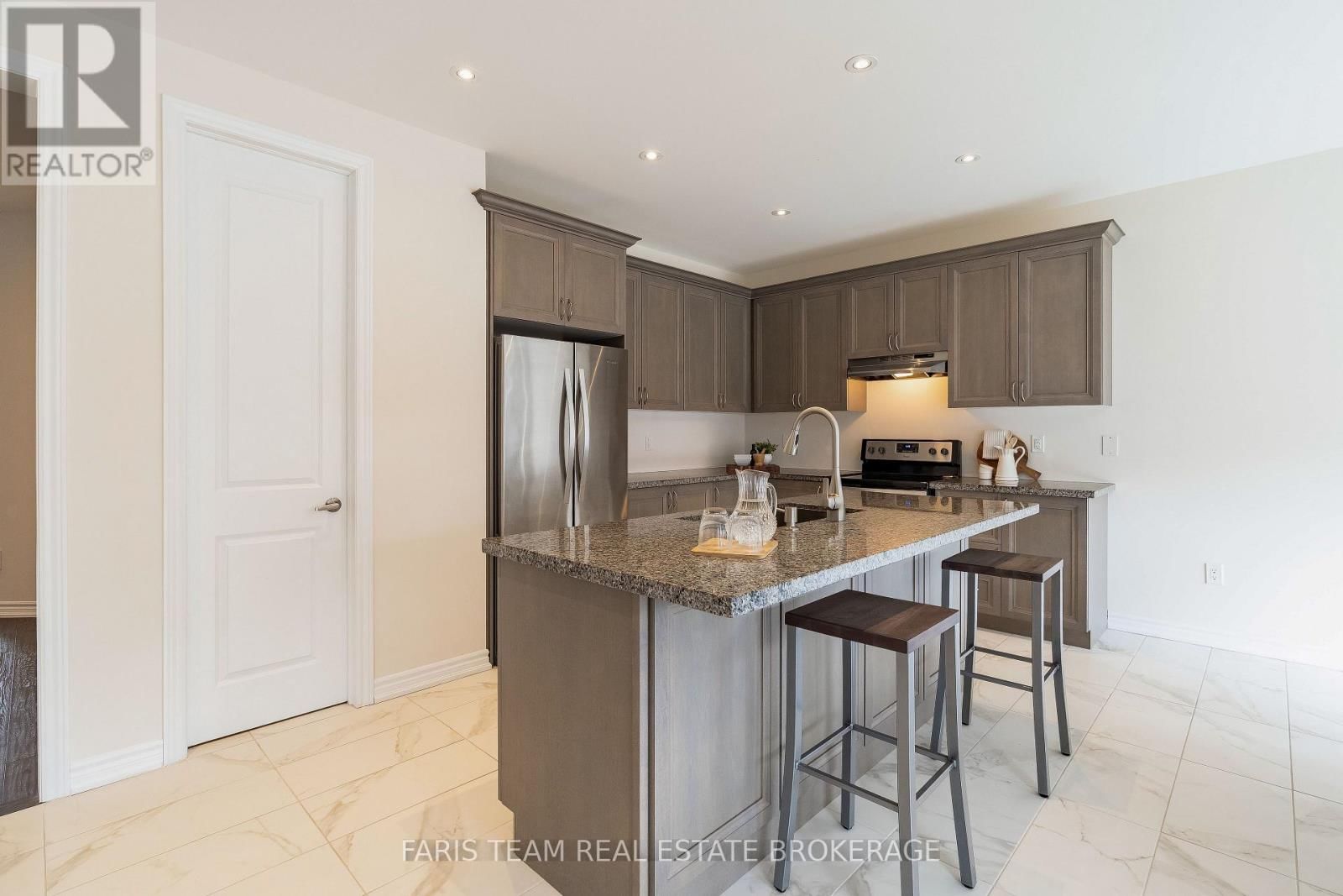 1559 FARROW CRESCENT Image 7