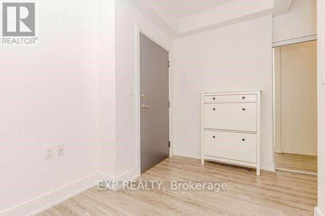 1603 - 9608 YONGE STREET Image 4
