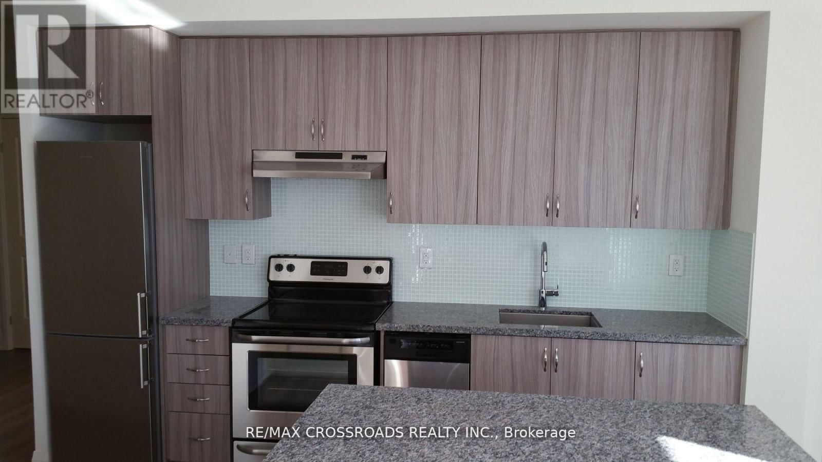 207 - 8763 BAYVIEW AVENUE Image 5