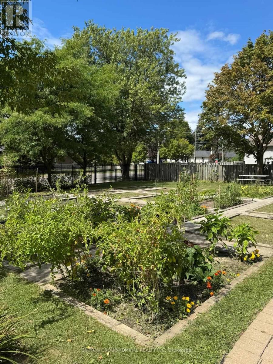 102 - 9944 KEELE STREET Image 19