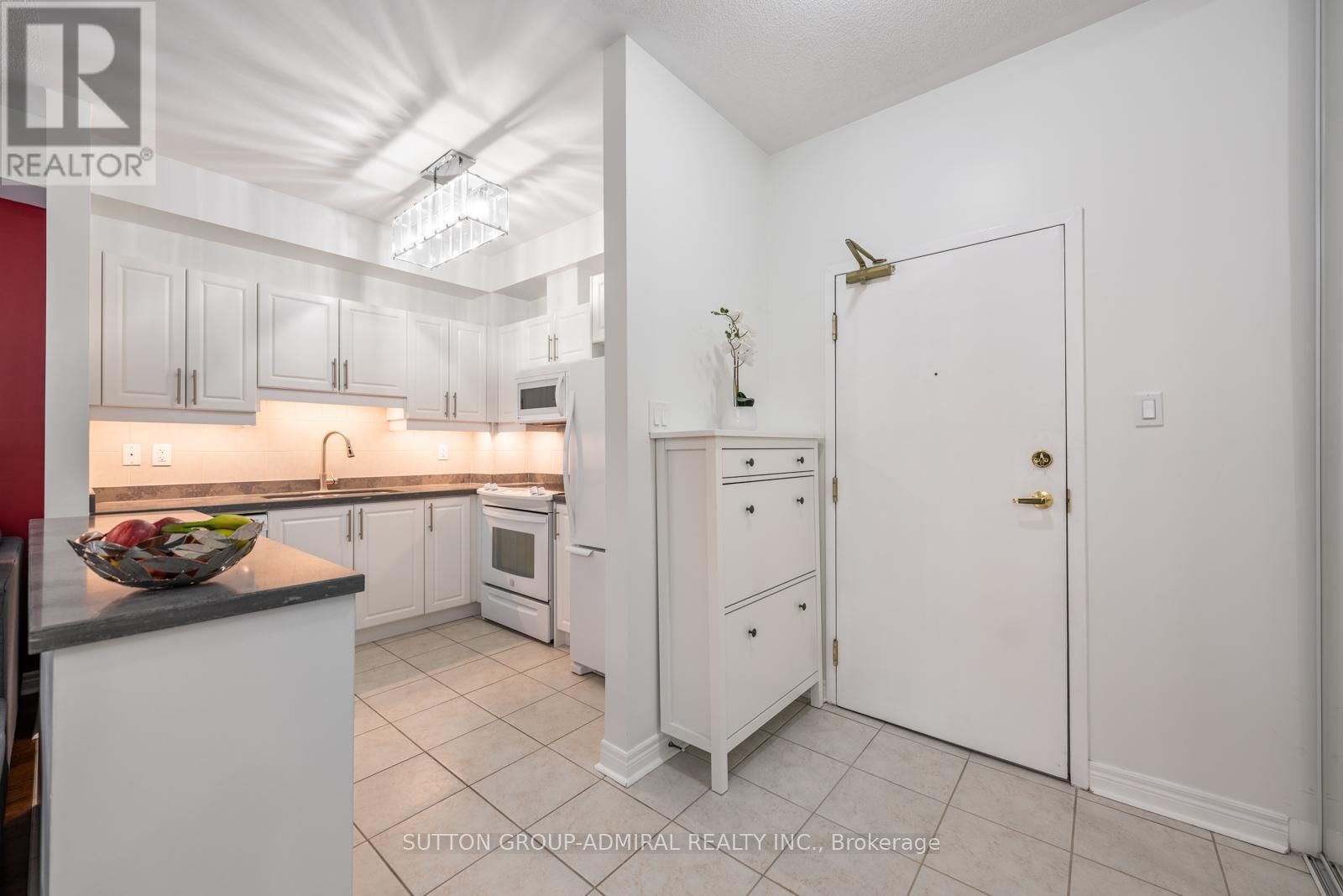 102 - 9944 KEELE STREET Image 2