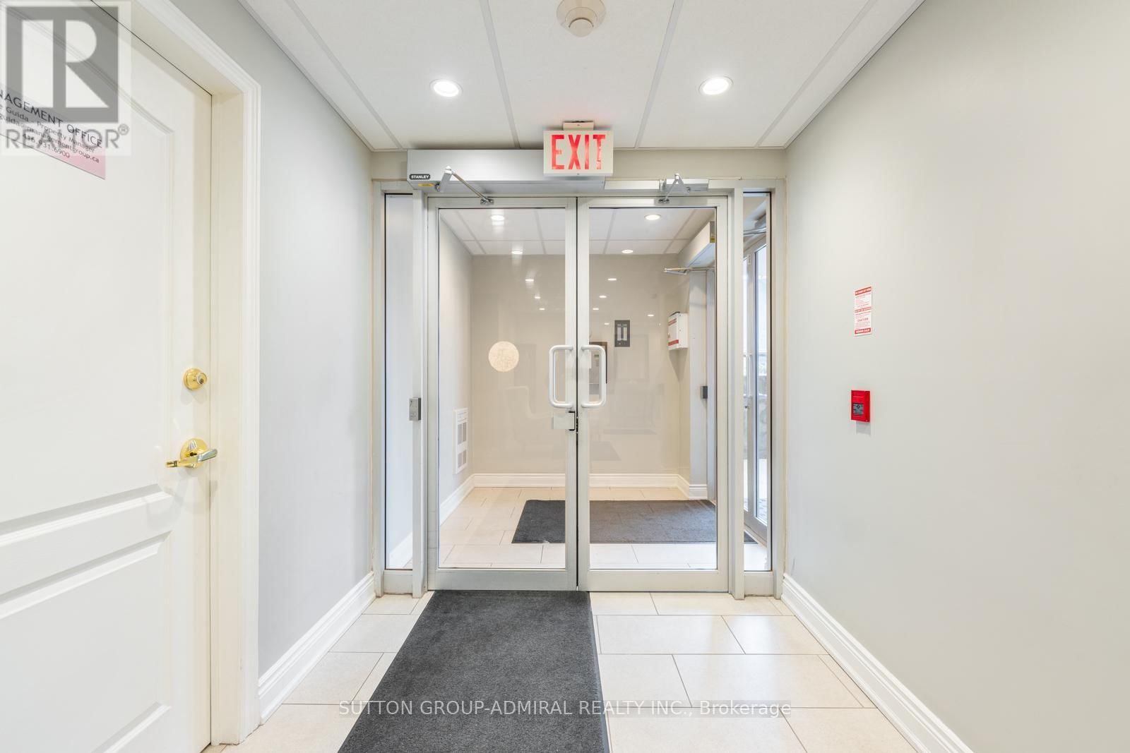 102 - 9944 KEELE STREET Image 23