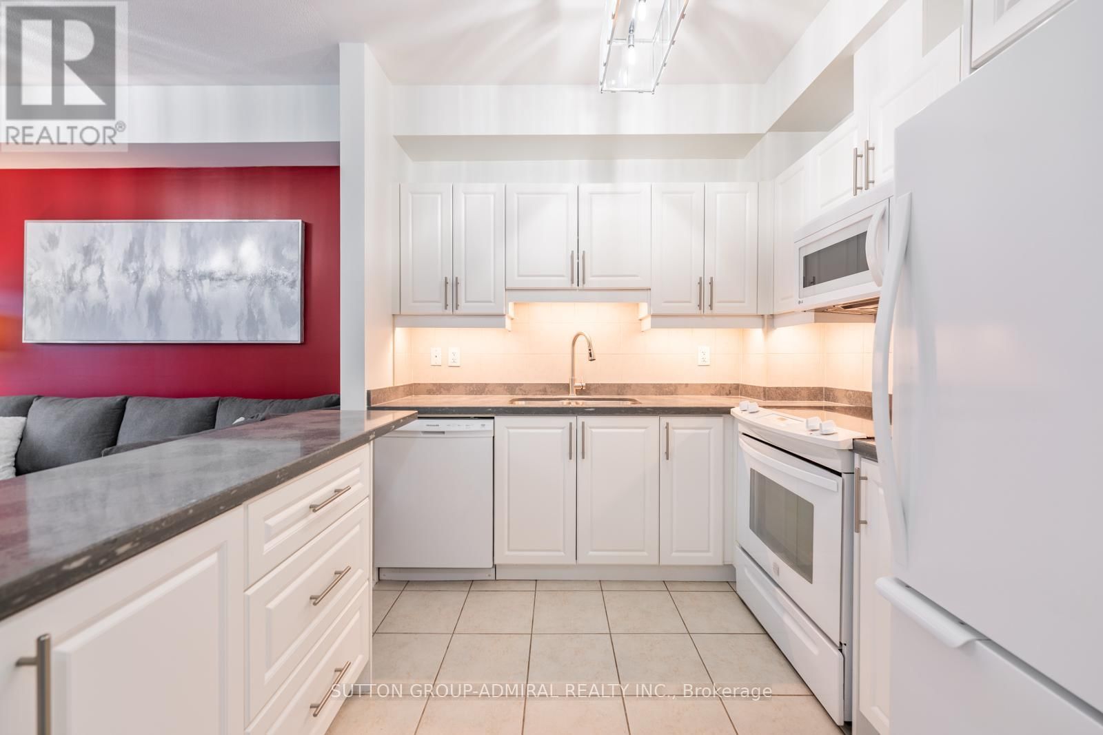 102 - 9944 KEELE STREET Image 3