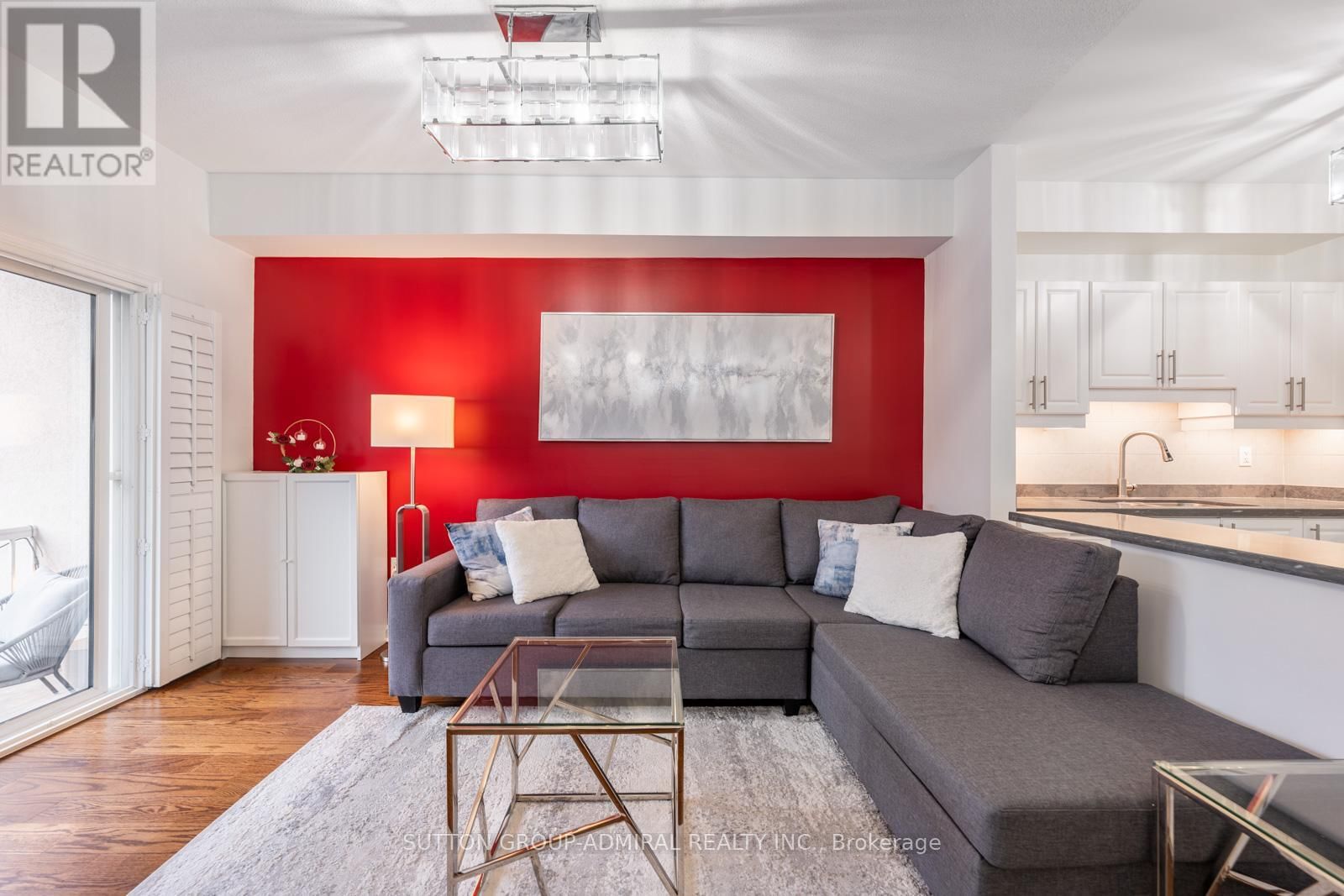 102 - 9944 KEELE STREET Image 4