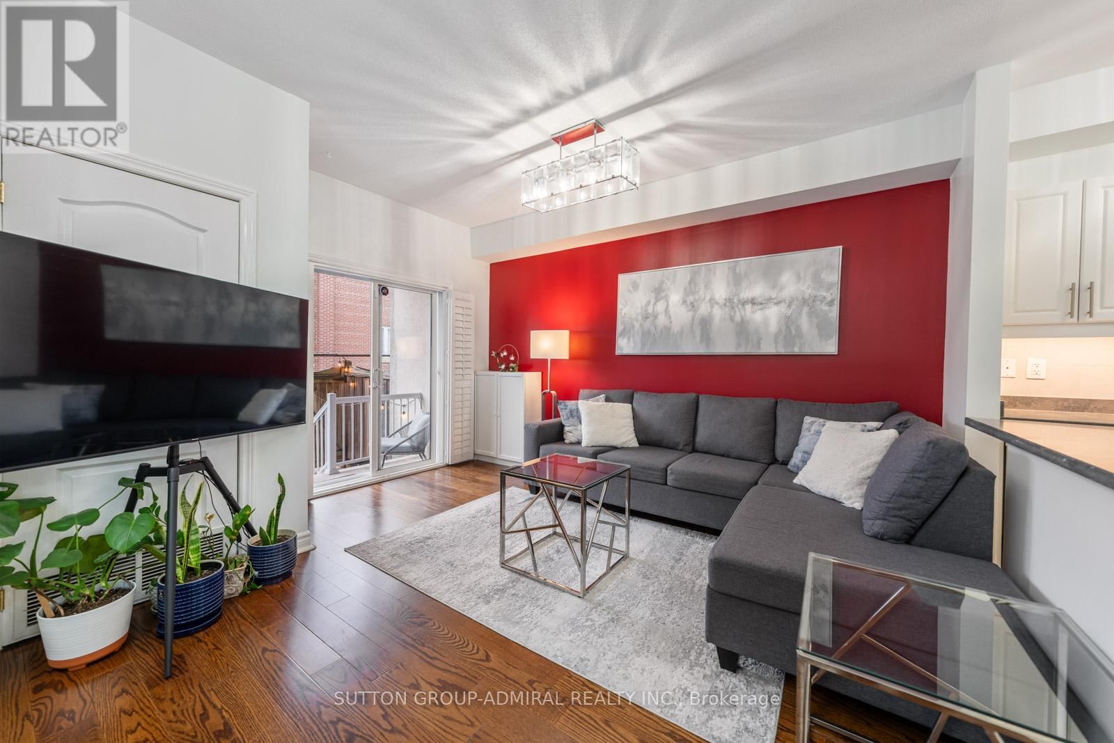 102 - 9944 KEELE STREET Image 6