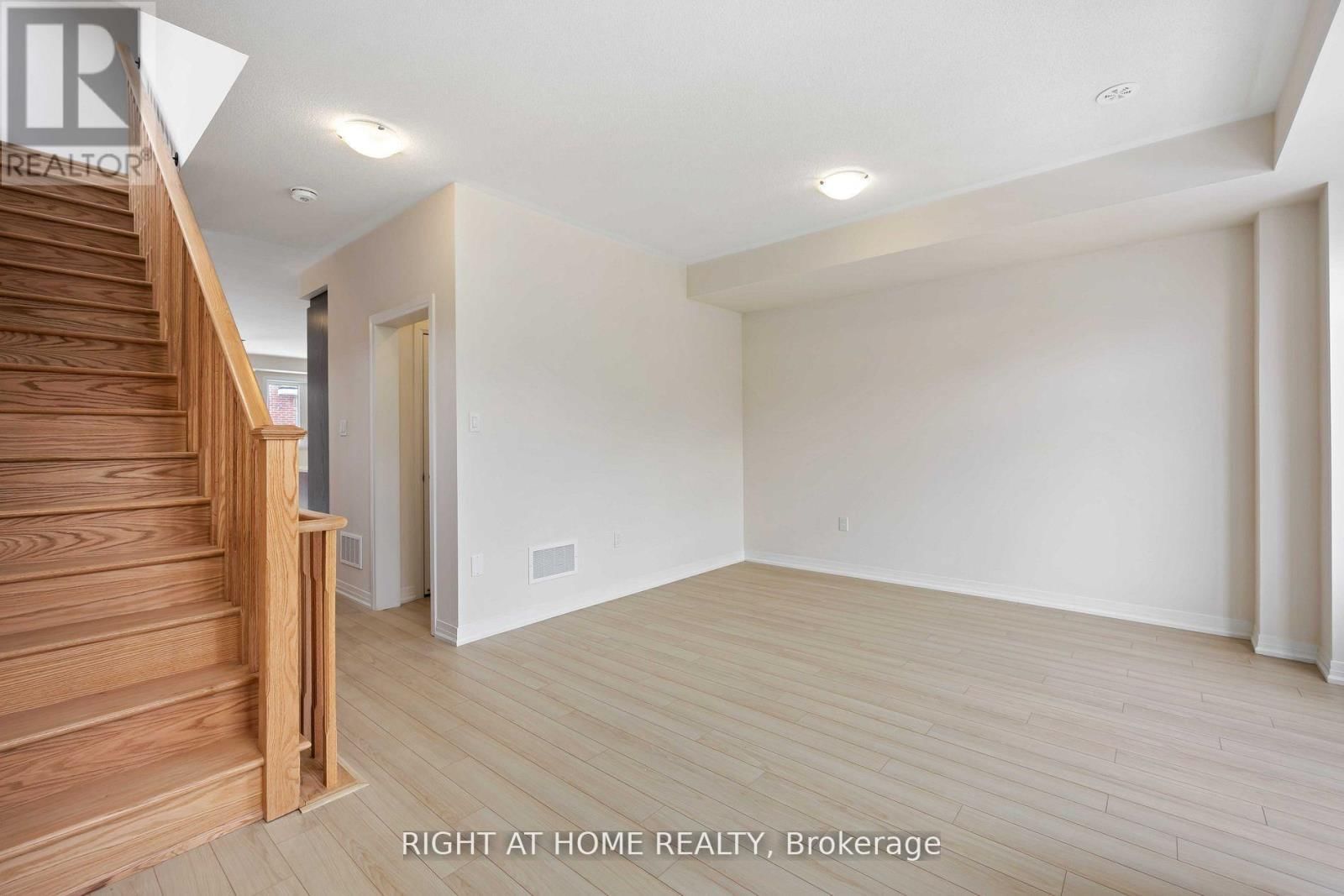 (Upper) - 31 SISSONS WAY Image 8