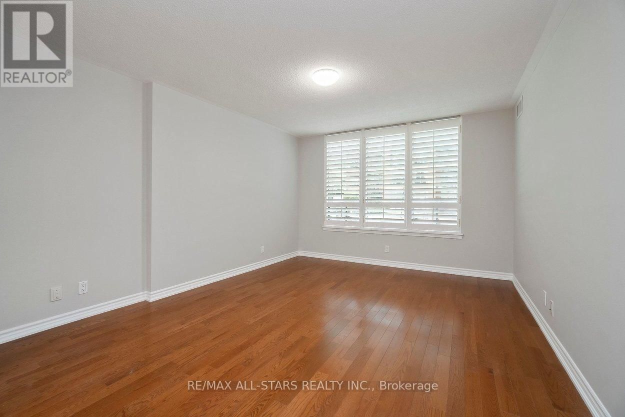 107 - 50 THE BOARDWALK WAY Image 20