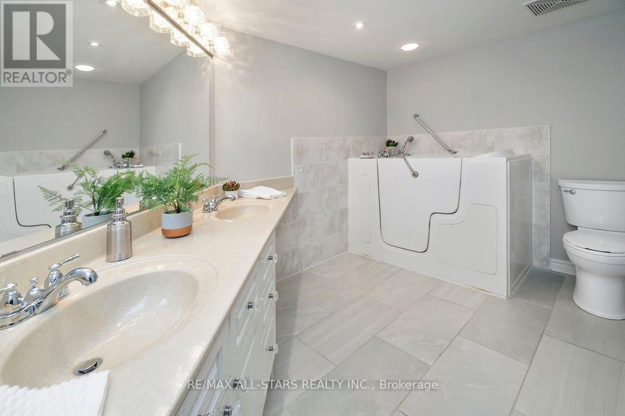 107 - 50 THE BOARDWALK WAY Image 24