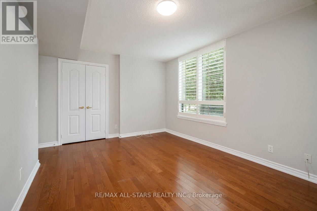 107 - 50 THE BOARDWALK WAY Image 26