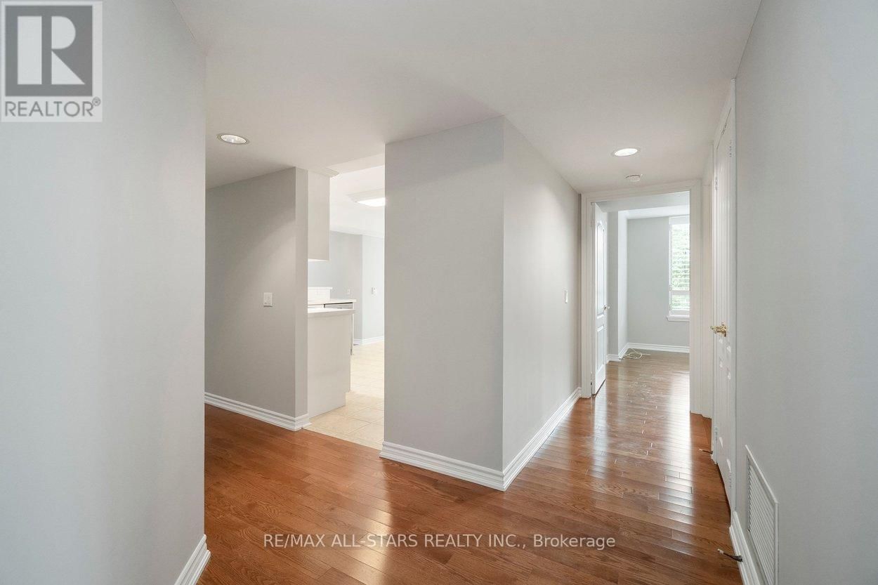 107 - 50 THE BOARDWALK WAY Image 27