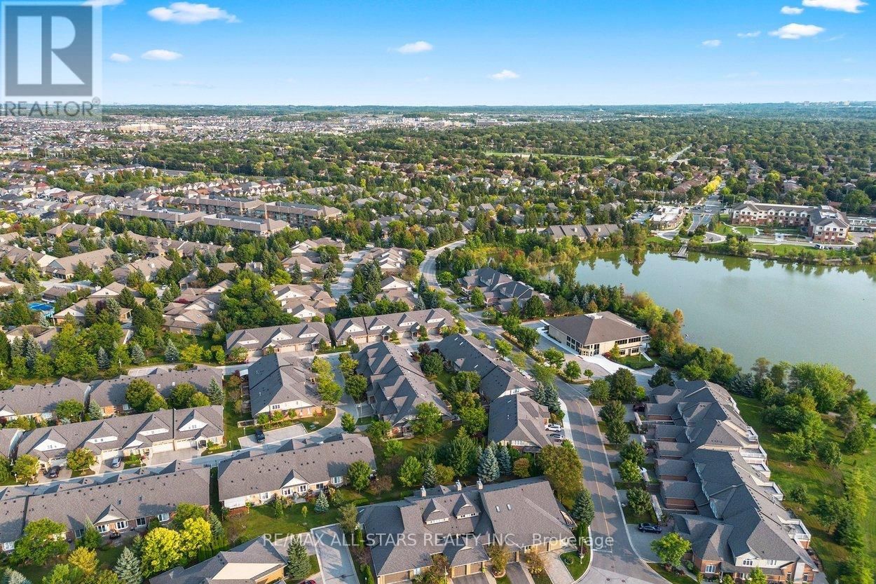 107 - 50 THE BOARDWALK WAY Image 40