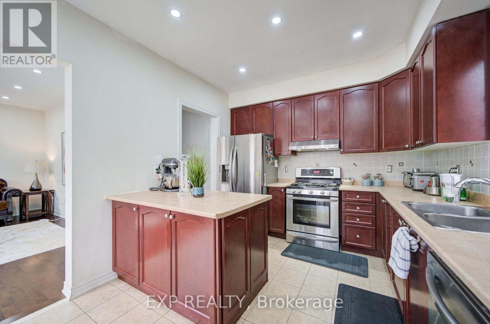 20 EVERETT STREET Image 10