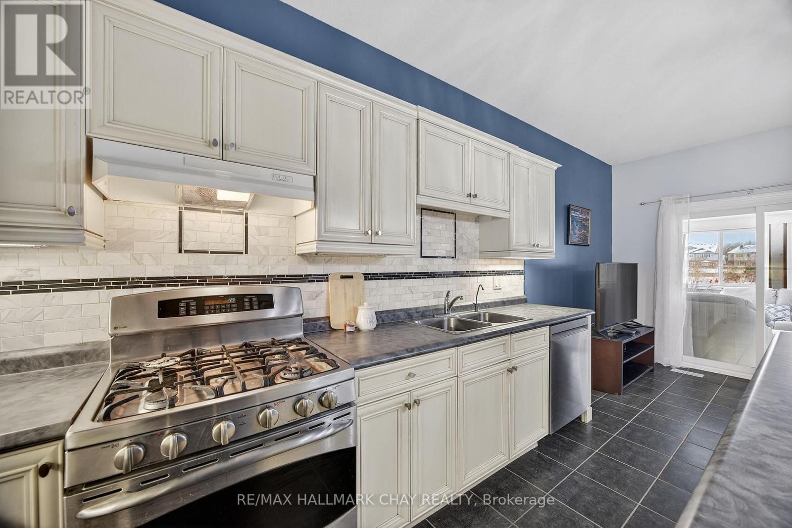 60 BROWNLEY LANE Image 15