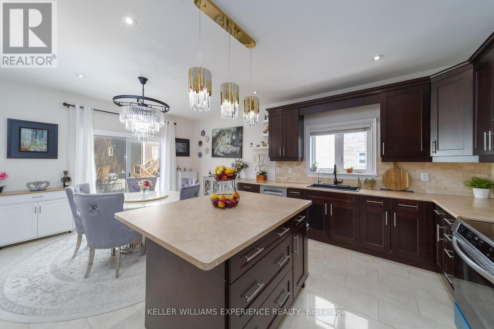 121 CENTRE STREET Image 4