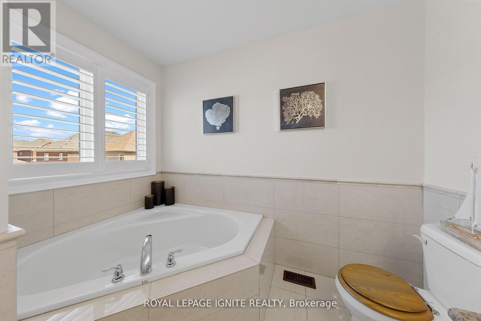 134 GARDINER DRIVE Image 25