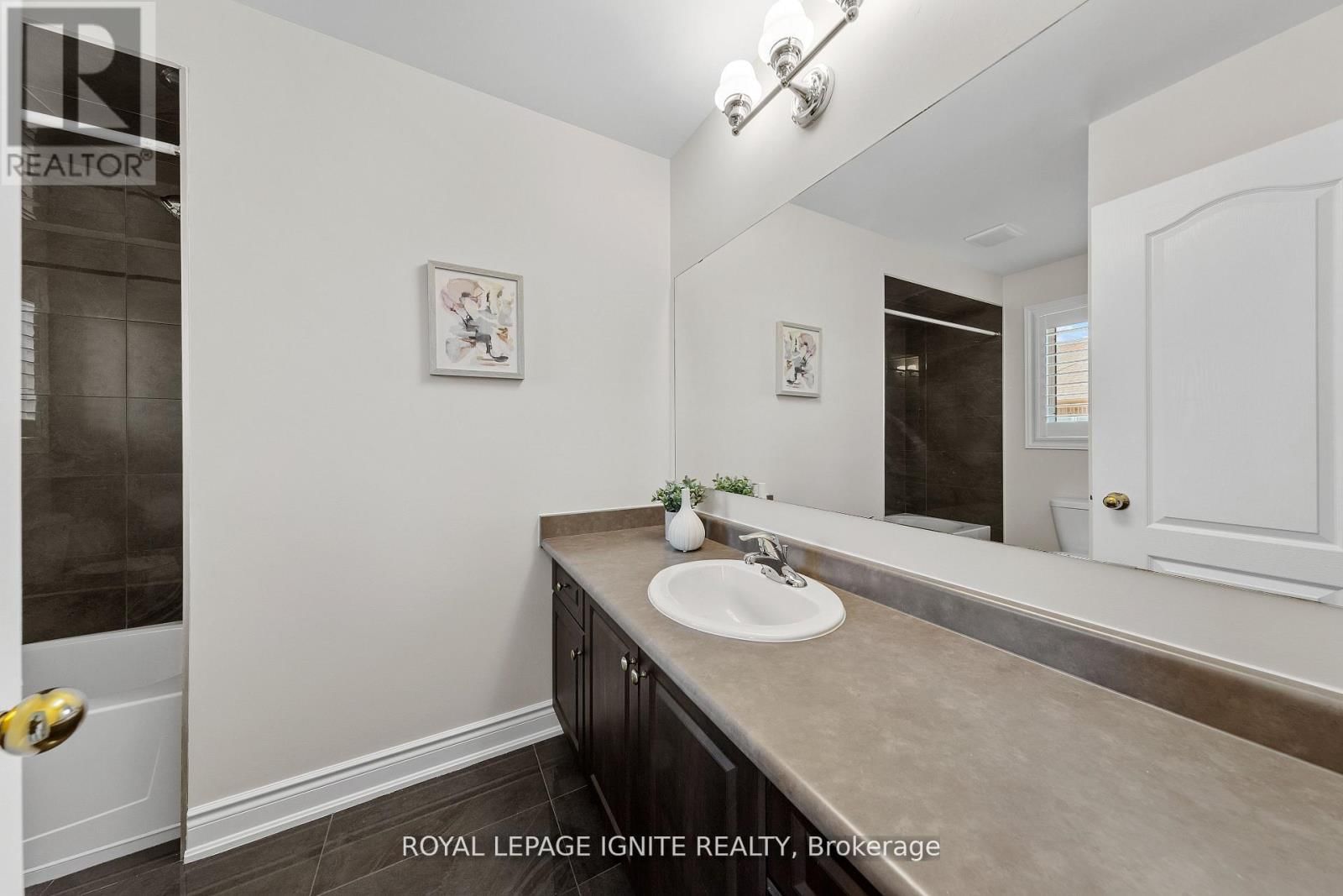 134 GARDINER DRIVE Image 30