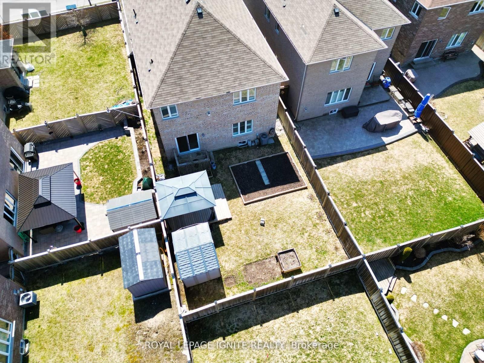 134 GARDINER DRIVE Image 38