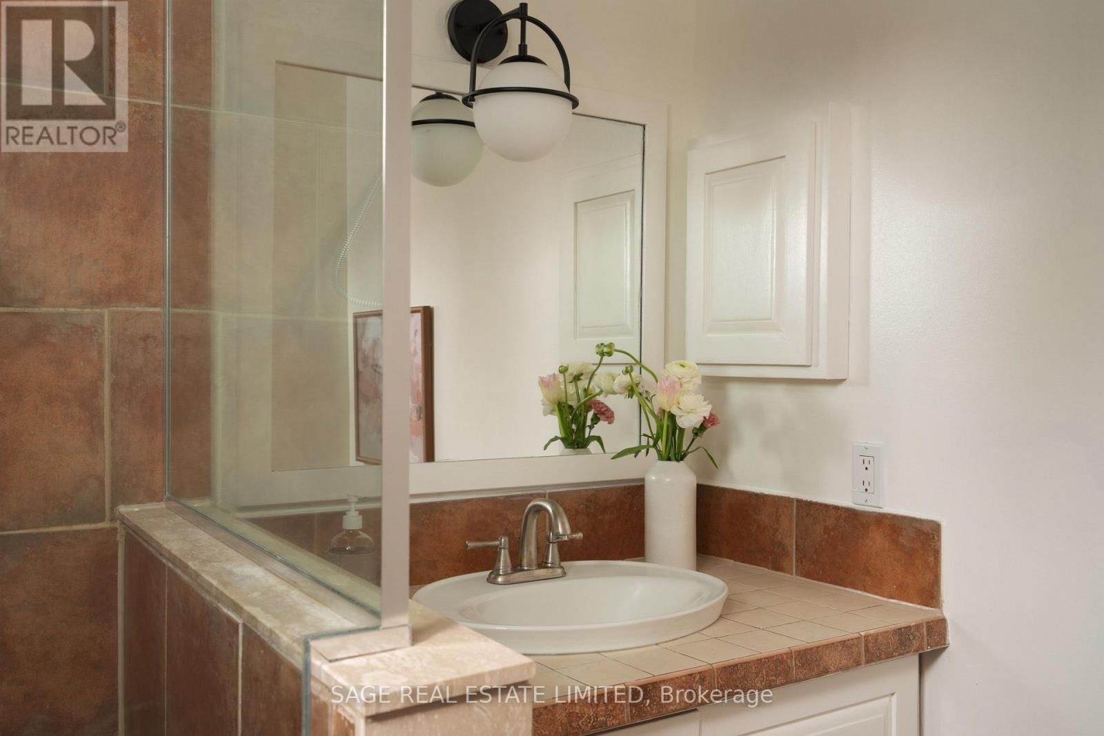 228 YORKSHIRE DRIVE Image 20