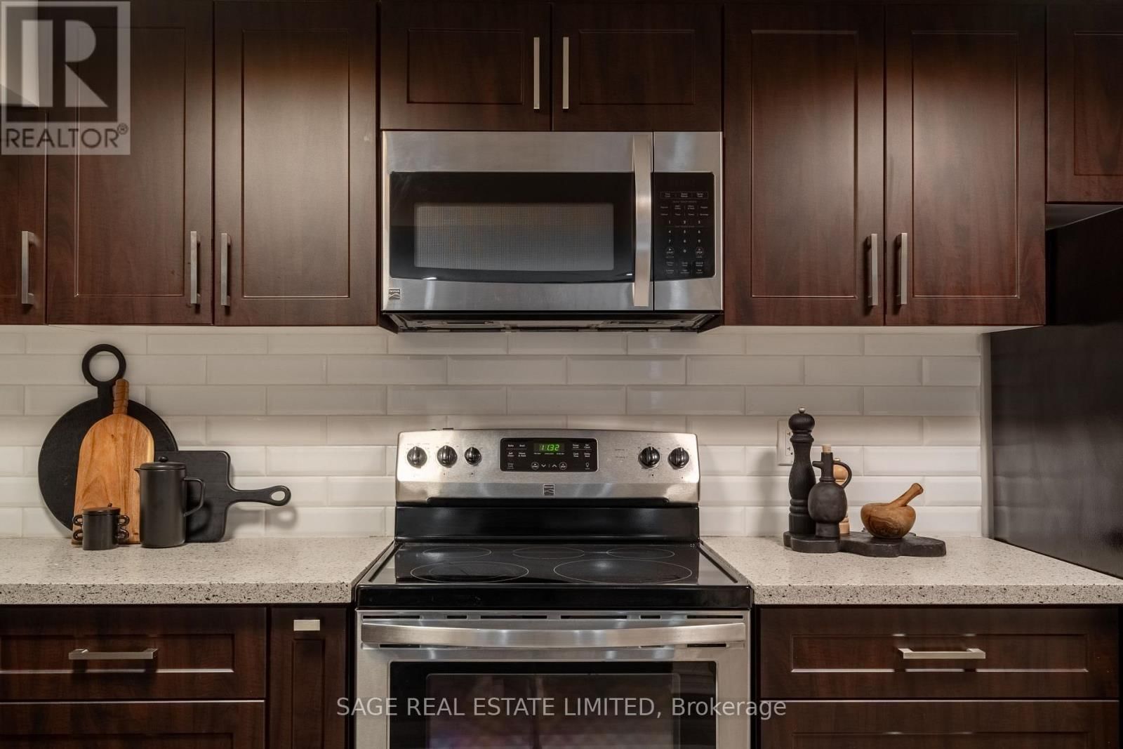 228 YORKSHIRE DRIVE Image 32