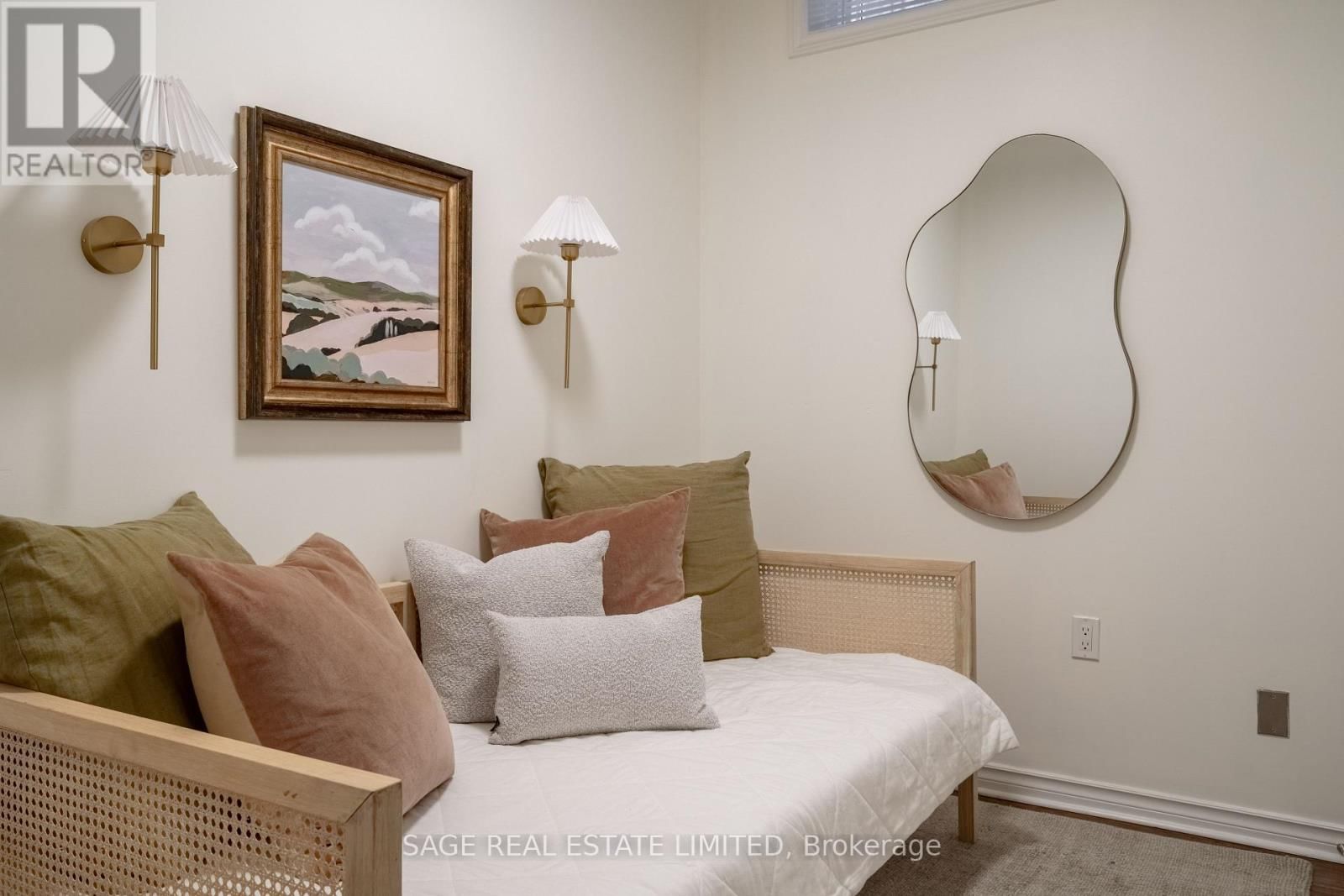 228 YORKSHIRE DRIVE Image 37