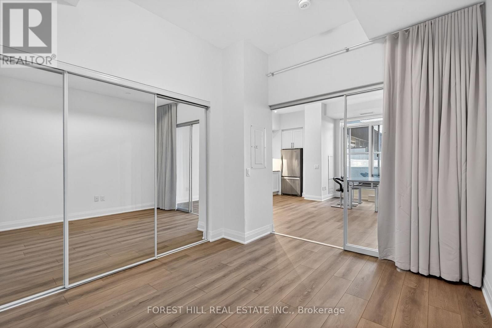 208 - 10 GATINEAU DRIVE Image 14