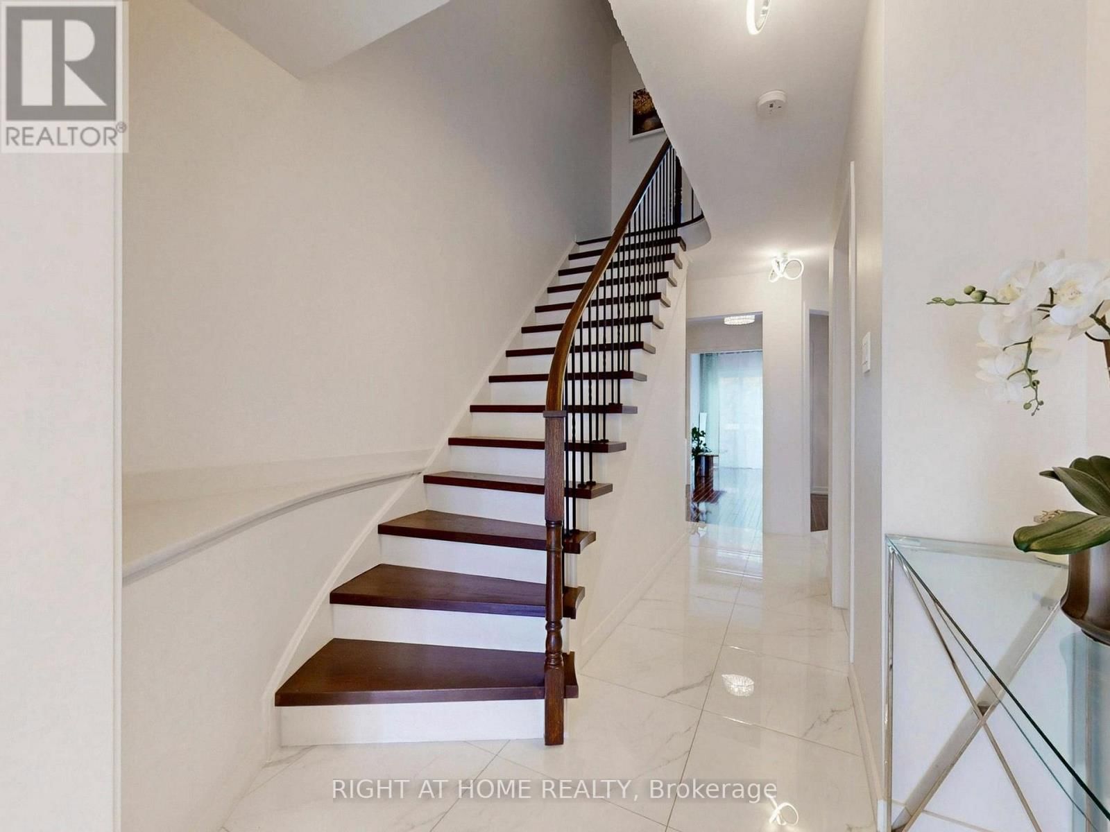 179 VANGUARD ROAD Image 10