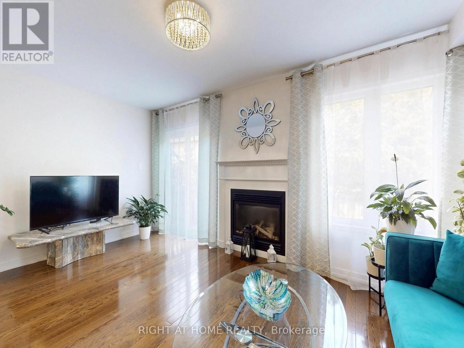 179 VANGUARD ROAD Image 12