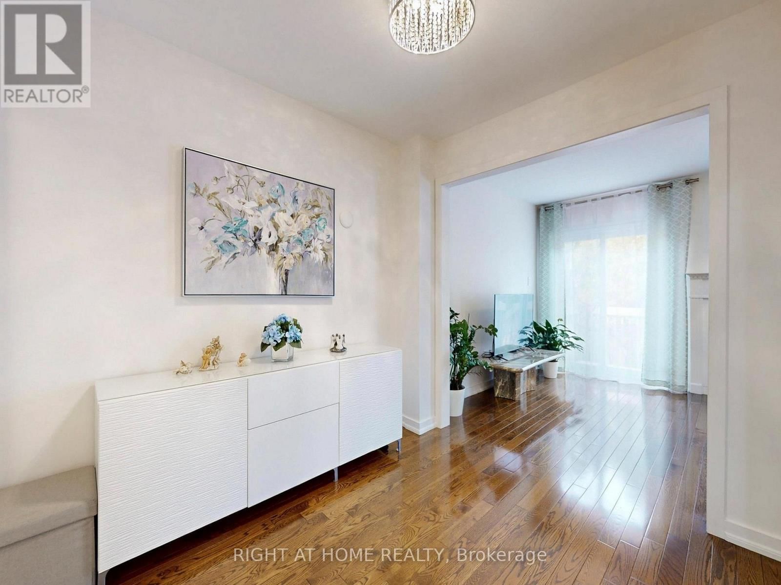 179 VANGUARD ROAD Image 21