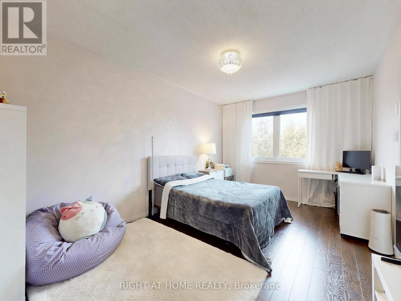 179 VANGUARD ROAD Image 24