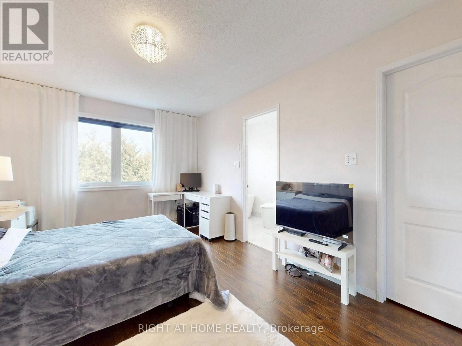 179 VANGUARD ROAD Image 25