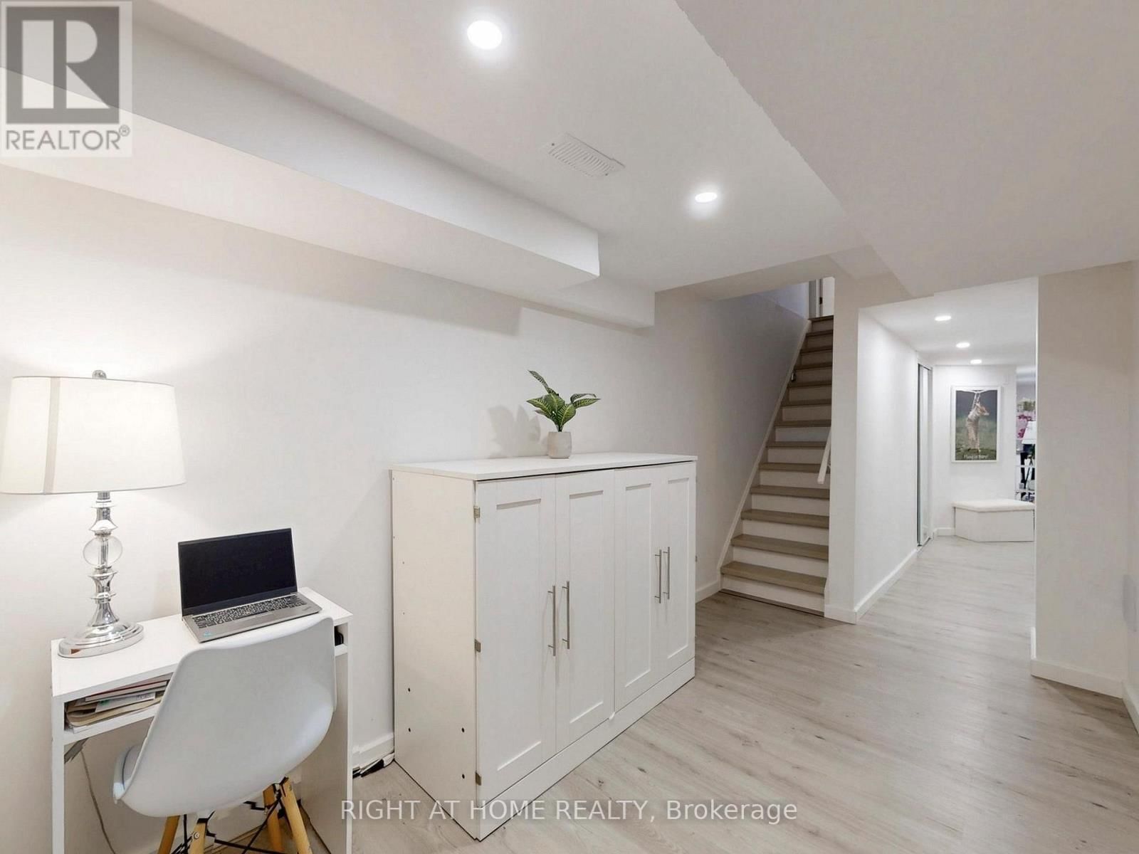 179 VANGUARD ROAD Image 35