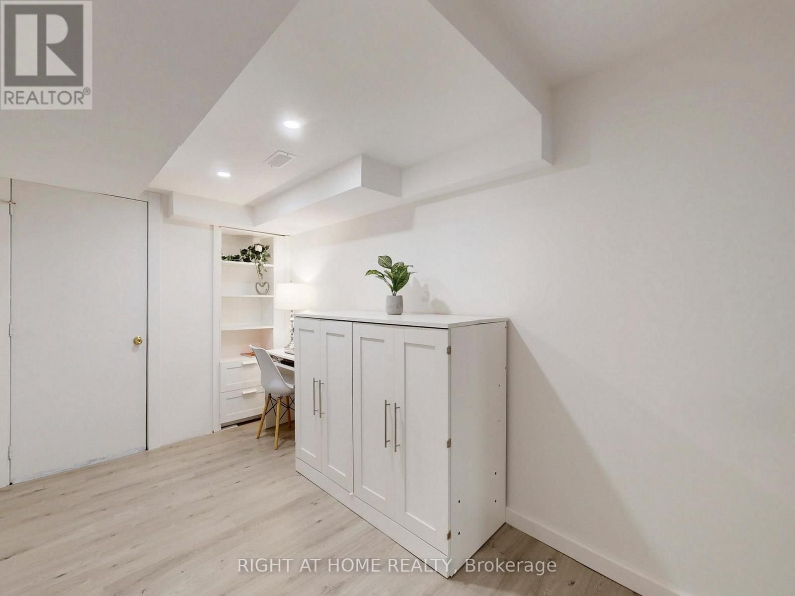 179 VANGUARD ROAD Image 36