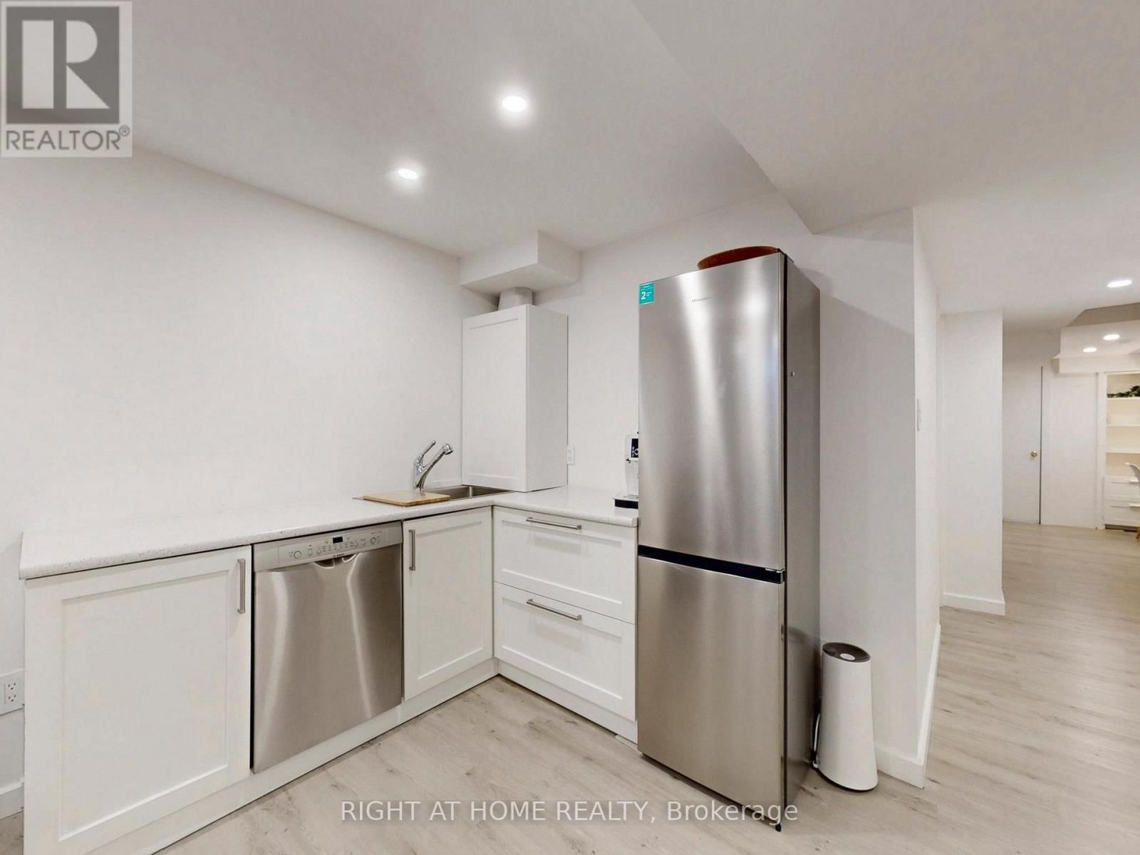 179 VANGUARD ROAD Image 38