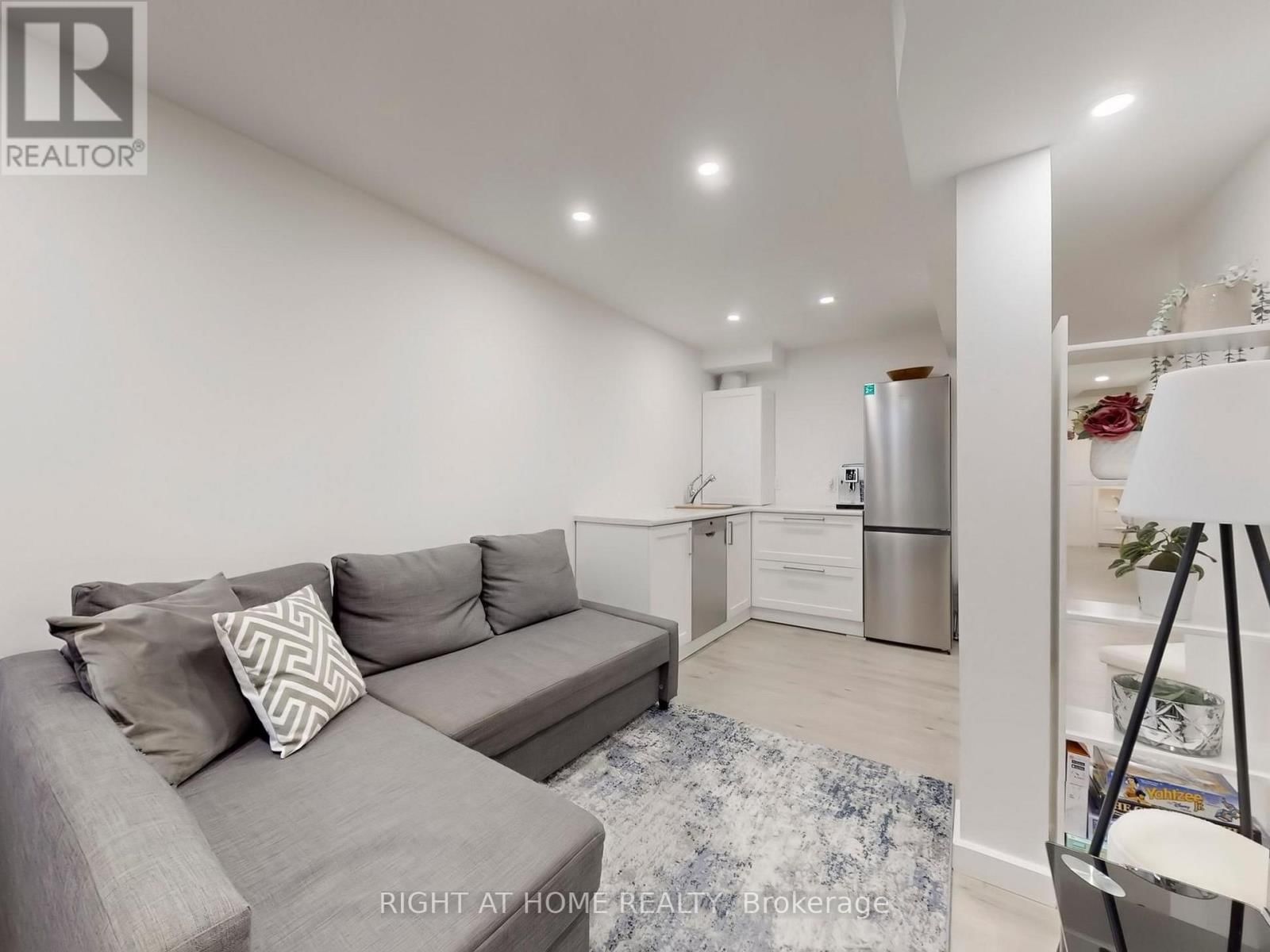 179 VANGUARD ROAD Image 40